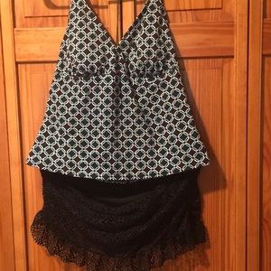 Swimsuit top and bottoms size 10 top, xl bottoms.